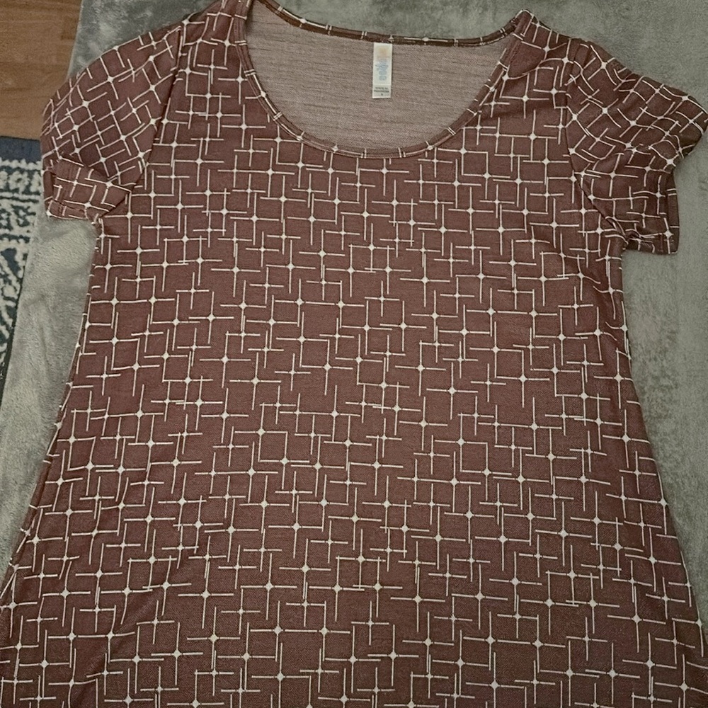 Lularoe Classic Tee. Small.